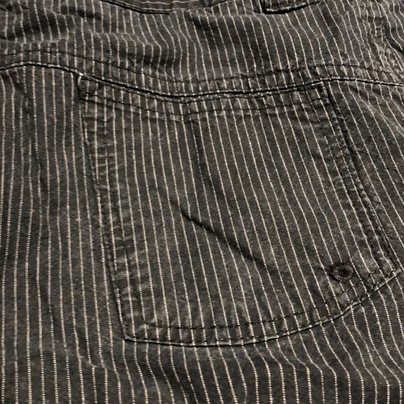 Pin striped shorts. - Picture 4 of 4